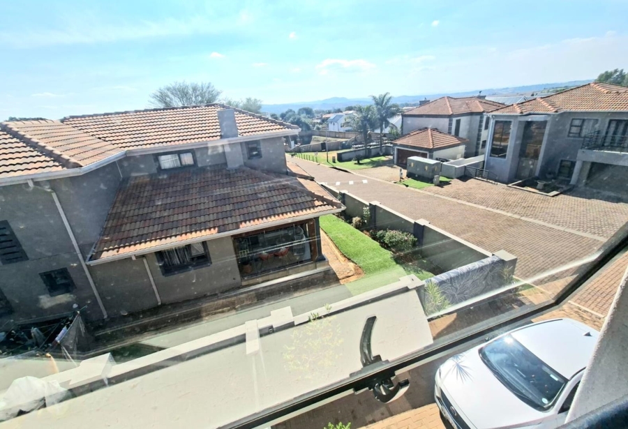 To Let 4 Bedroom Property for Rent in Pinehaven Gauteng