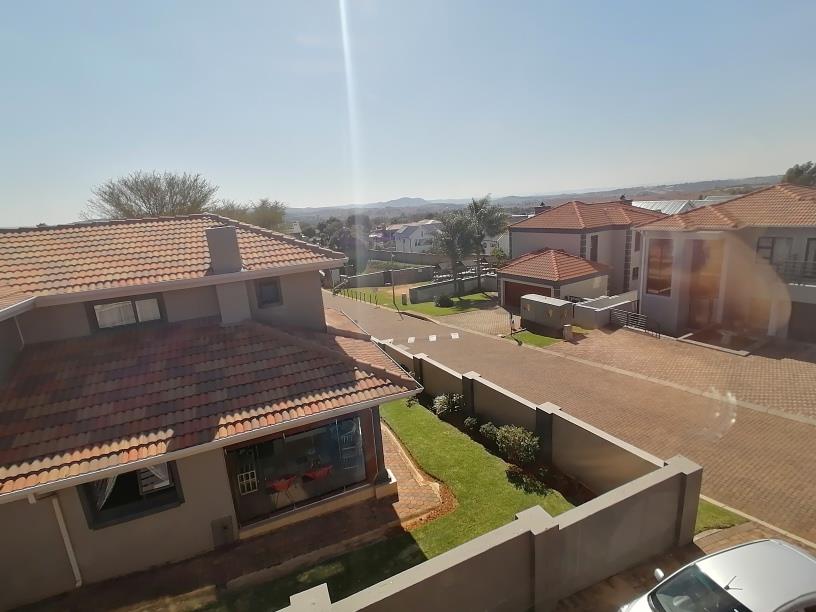 To Let 4 Bedroom Property for Rent in Pinehaven Gauteng