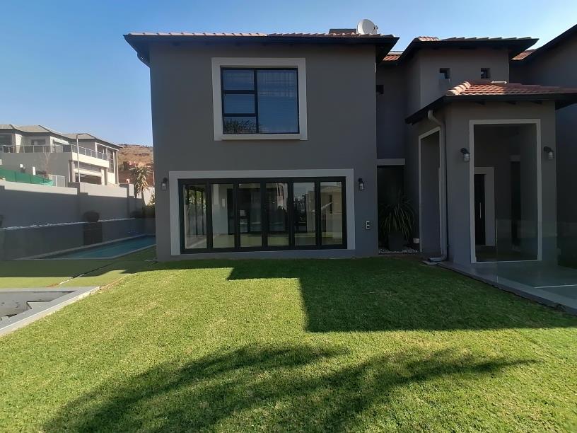 To Let 4 Bedroom Property for Rent in Pinehaven Gauteng