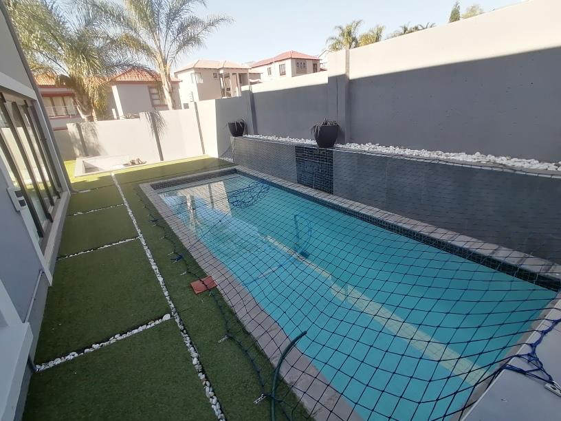 To Let 4 Bedroom Property for Rent in Pinehaven Gauteng
