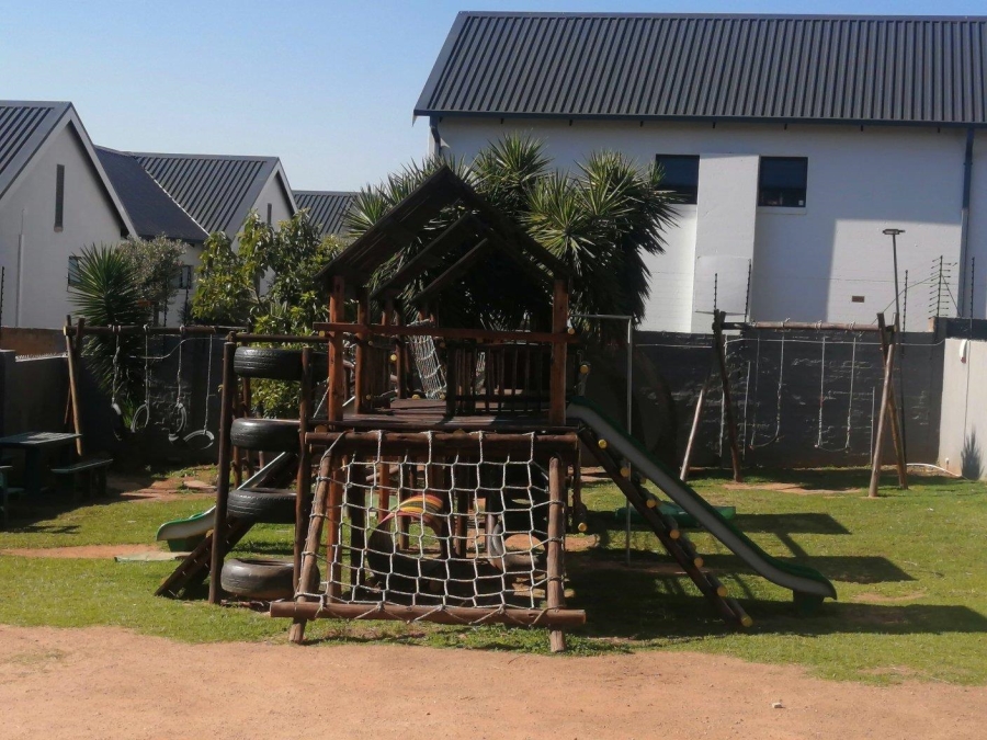 To Let 4 Bedroom Property for Rent in Pinehaven Gauteng