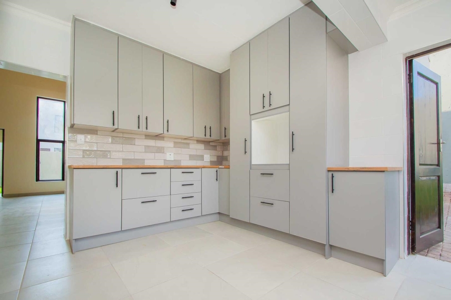 4 Bedroom Property for Sale in North Riding Gauteng