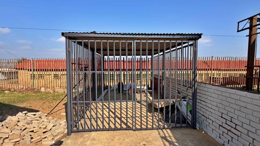 2 Bedroom Property for Sale in Soshanguve WW Gauteng
