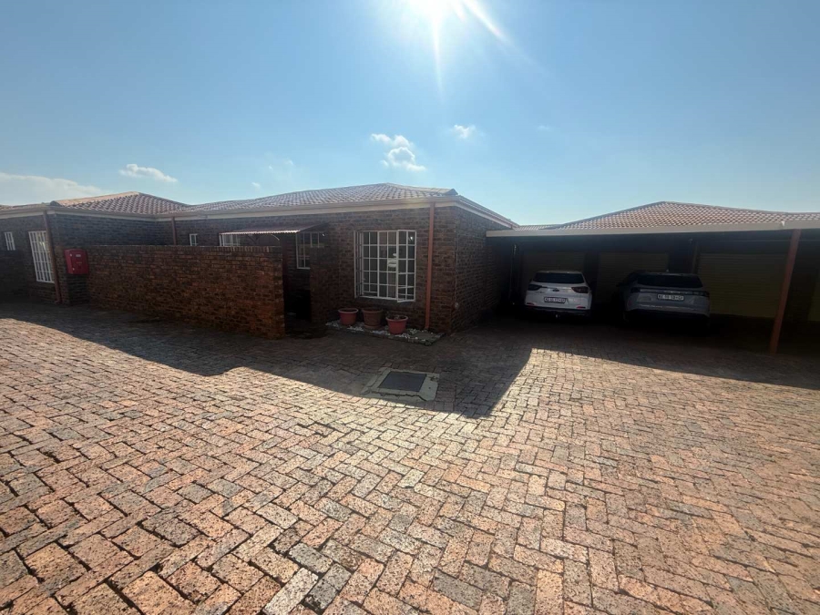 To Let 2 Bedroom Property for Rent in Allens Nek Gauteng