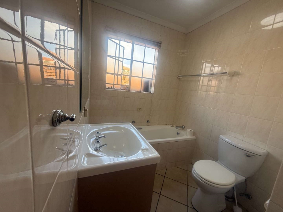 To Let 2 Bedroom Property for Rent in Allens Nek Gauteng