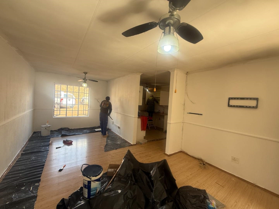 To Let 2 Bedroom Property for Rent in Allens Nek Gauteng