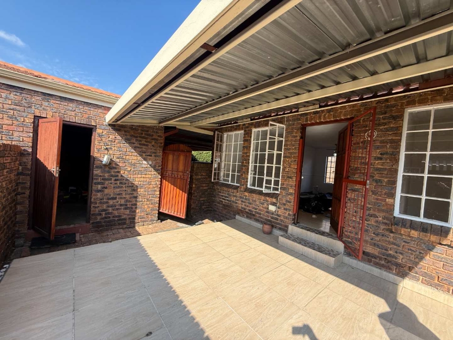 To Let 2 Bedroom Property for Rent in Allens Nek Gauteng