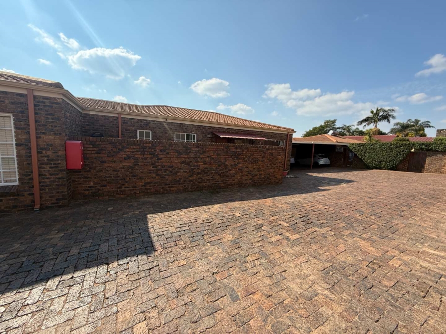 To Let 2 Bedroom Property for Rent in Allens Nek Gauteng