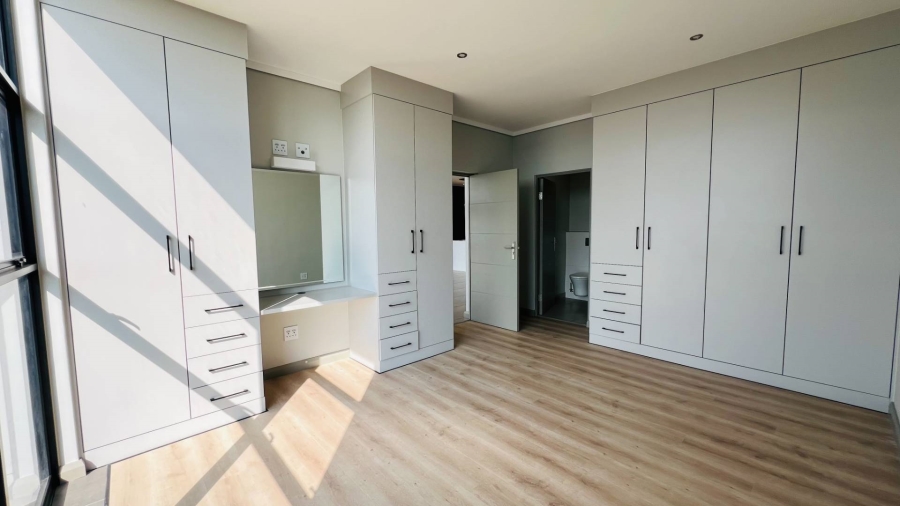 To Let 3 Bedroom Property for Rent in Midfield Estate Gauteng