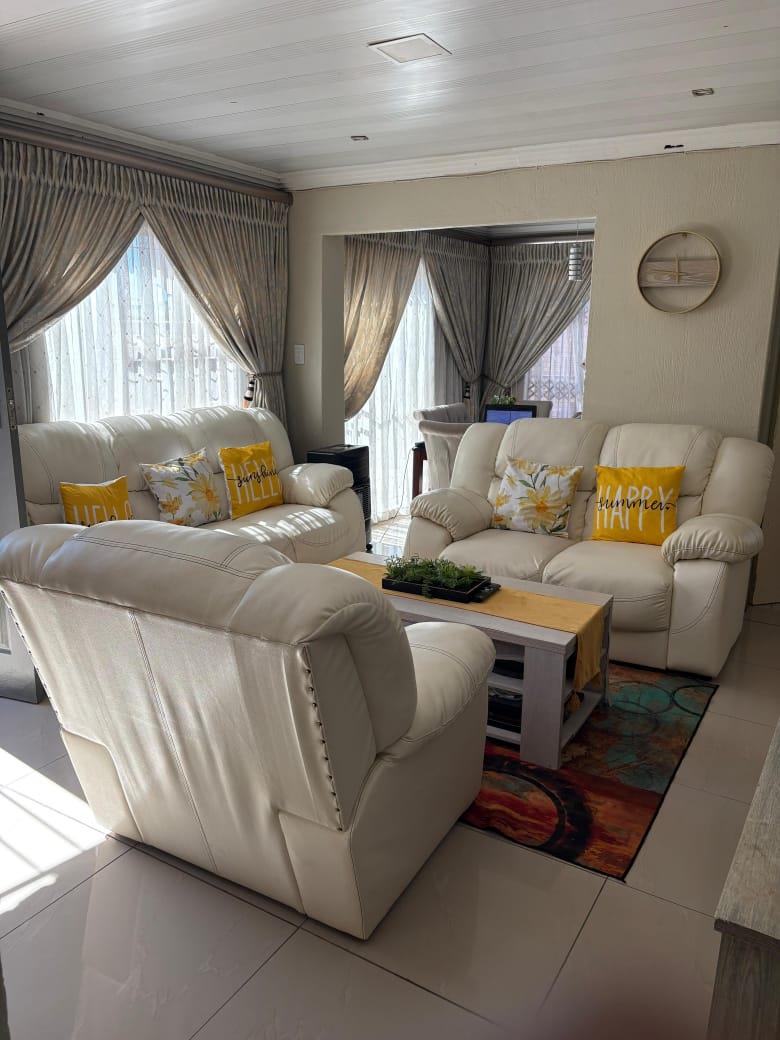 To Let 3 Bedroom Property for Rent in Karenpark Gauteng