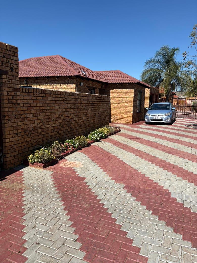 To Let 3 Bedroom Property for Rent in Karenpark Gauteng