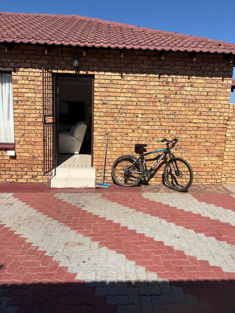 To Let 3 Bedroom Property for Rent in Karenpark Gauteng