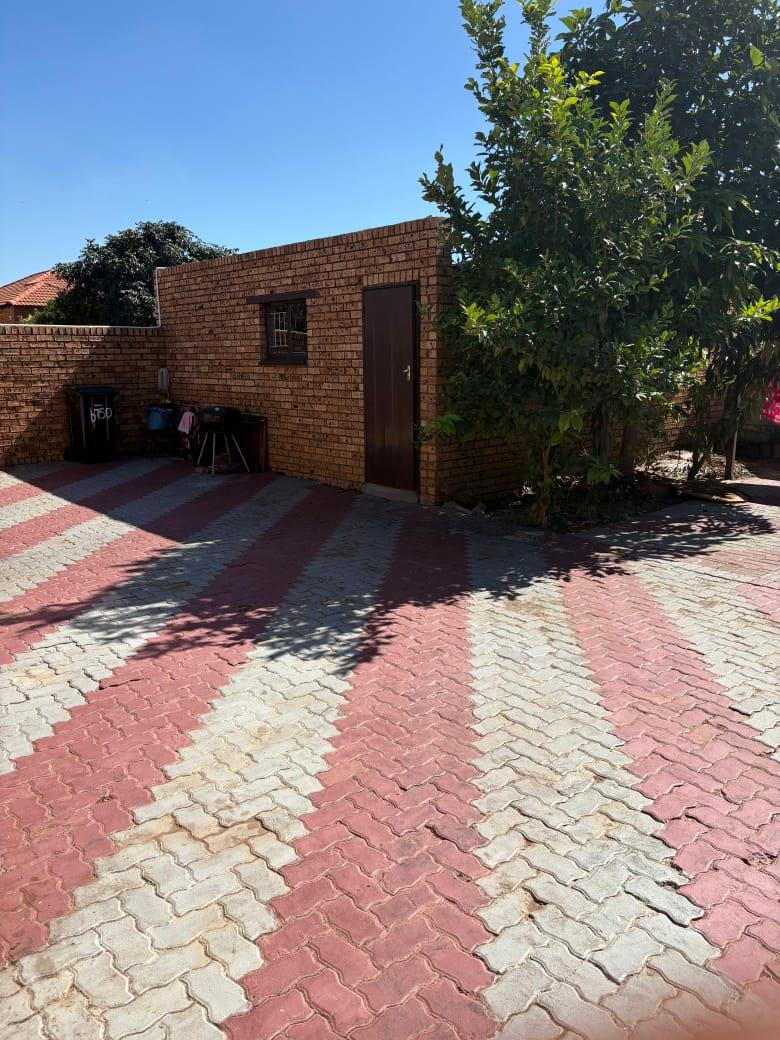 To Let 3 Bedroom Property for Rent in Karenpark Gauteng