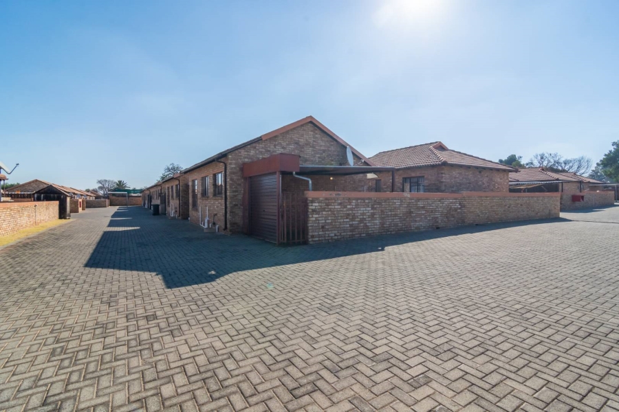 2 Bedroom Property for Sale in Groblerpark Gauteng