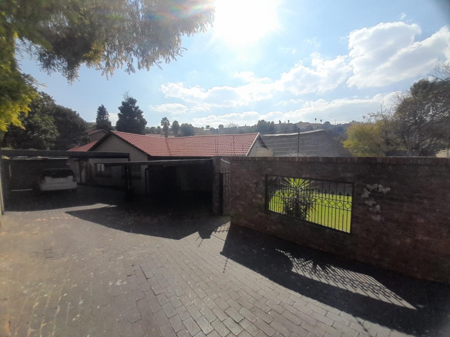 4 Bedroom Property for Sale in Ridgeway Gauteng