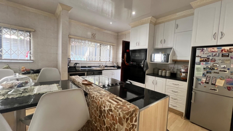 4 Bedroom Property for Sale in Ridgeway Gauteng