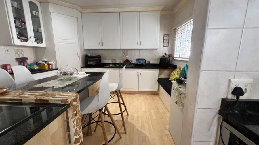 4 Bedroom Property for Sale in Ridgeway Gauteng