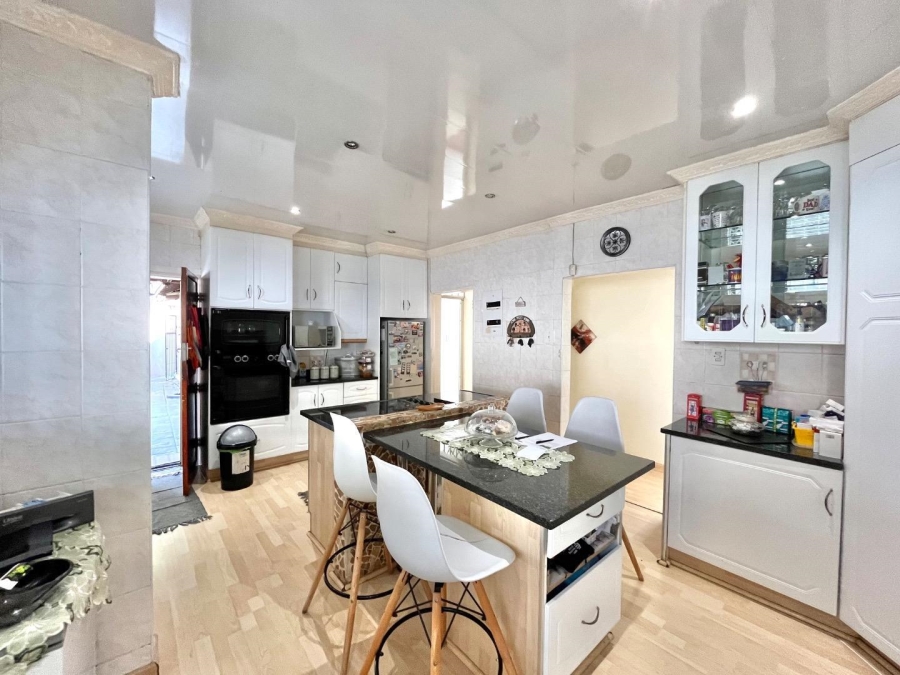 4 Bedroom Property for Sale in Ridgeway Gauteng