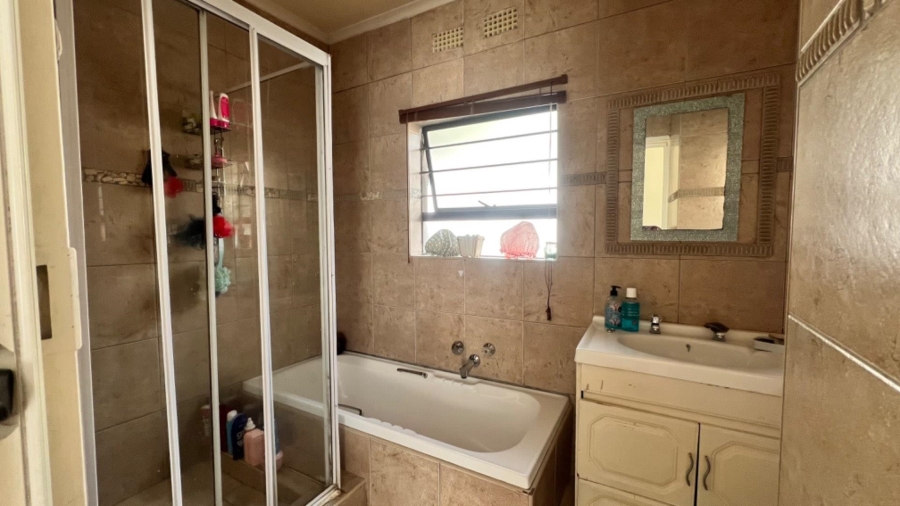 4 Bedroom Property for Sale in Ridgeway Gauteng