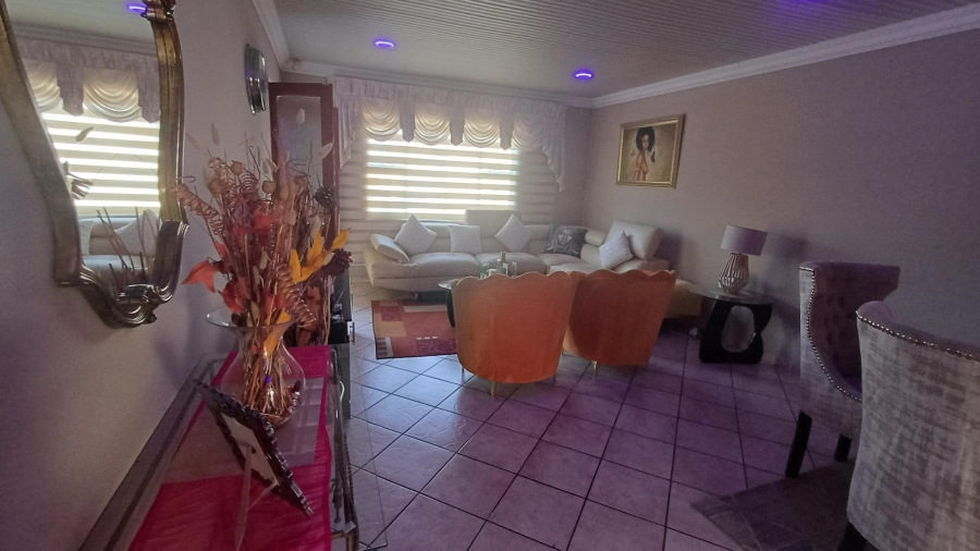 4 Bedroom Property for Sale in Liefde en Vrede Gauteng