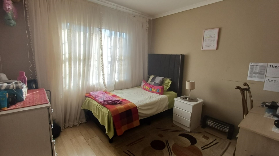 4 Bedroom Property for Sale in Liefde en Vrede Gauteng