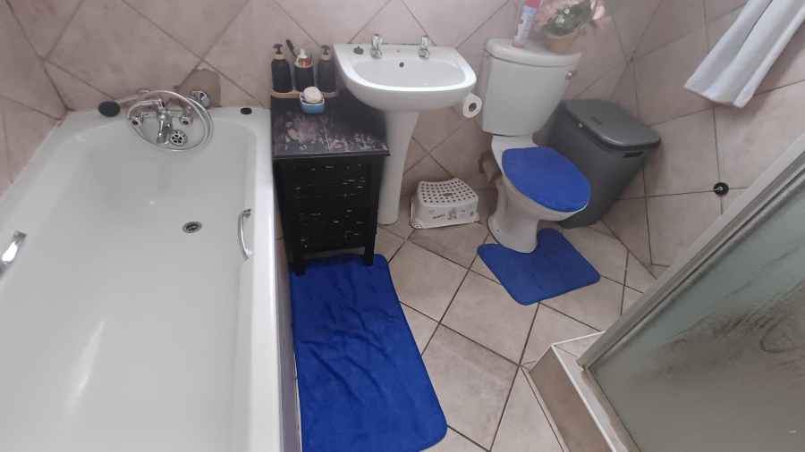 4 Bedroom Property for Sale in Liefde en Vrede Gauteng