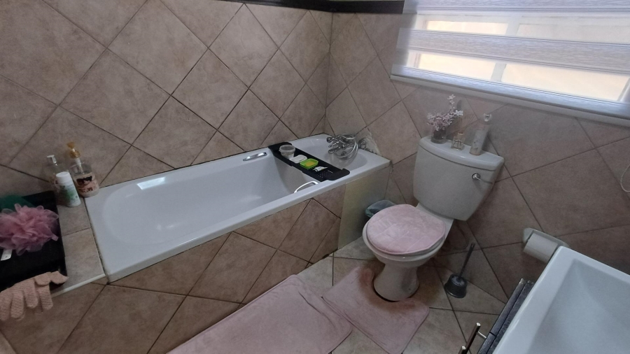 4 Bedroom Property for Sale in Liefde en Vrede Gauteng