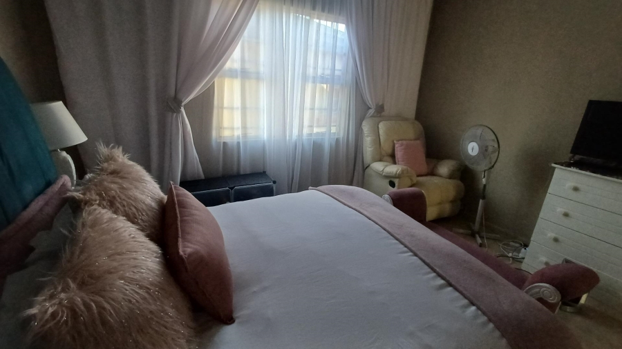 4 Bedroom Property for Sale in Liefde en Vrede Gauteng