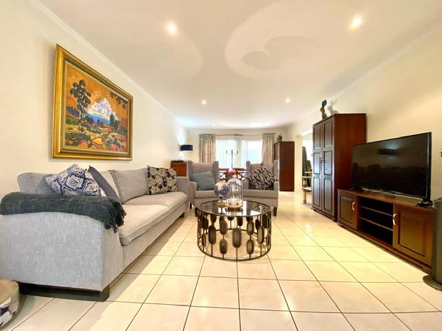 To Let 2 Bedroom Property for Rent in Bryanston Gauteng