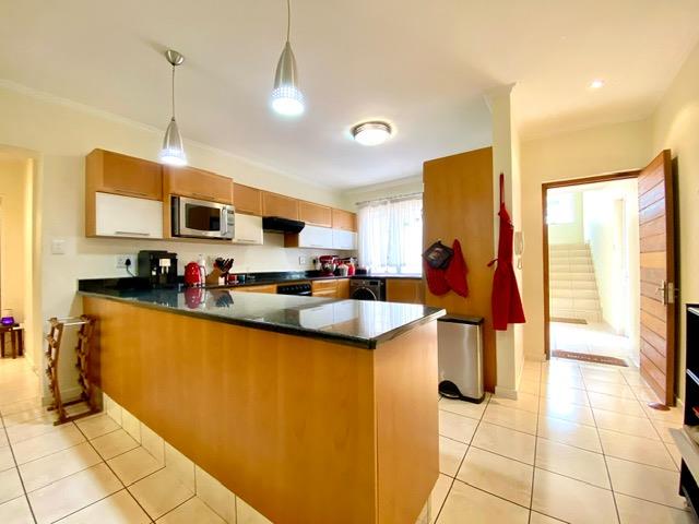 To Let 2 Bedroom Property for Rent in Bryanston Gauteng