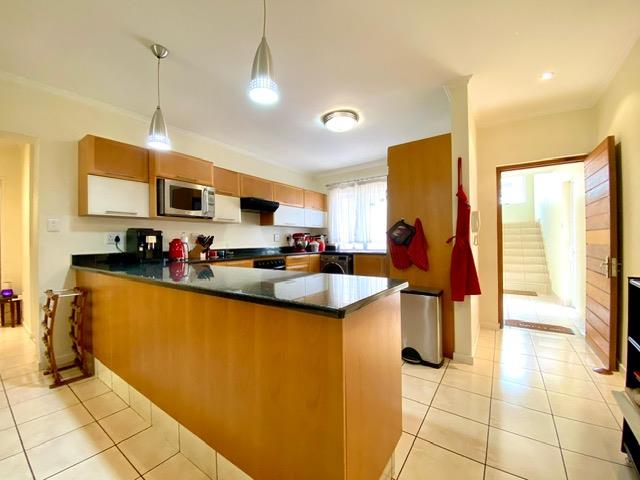 To Let 2 Bedroom Property for Rent in Bryanston Gauteng