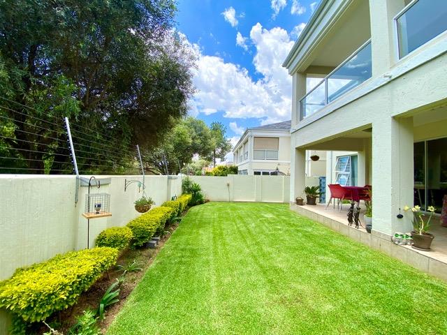 To Let 2 Bedroom Property for Rent in Bryanston Gauteng