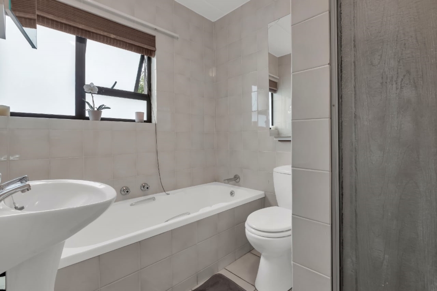 To Let 1 Bedroom Property for Rent in Parktown North Gauteng