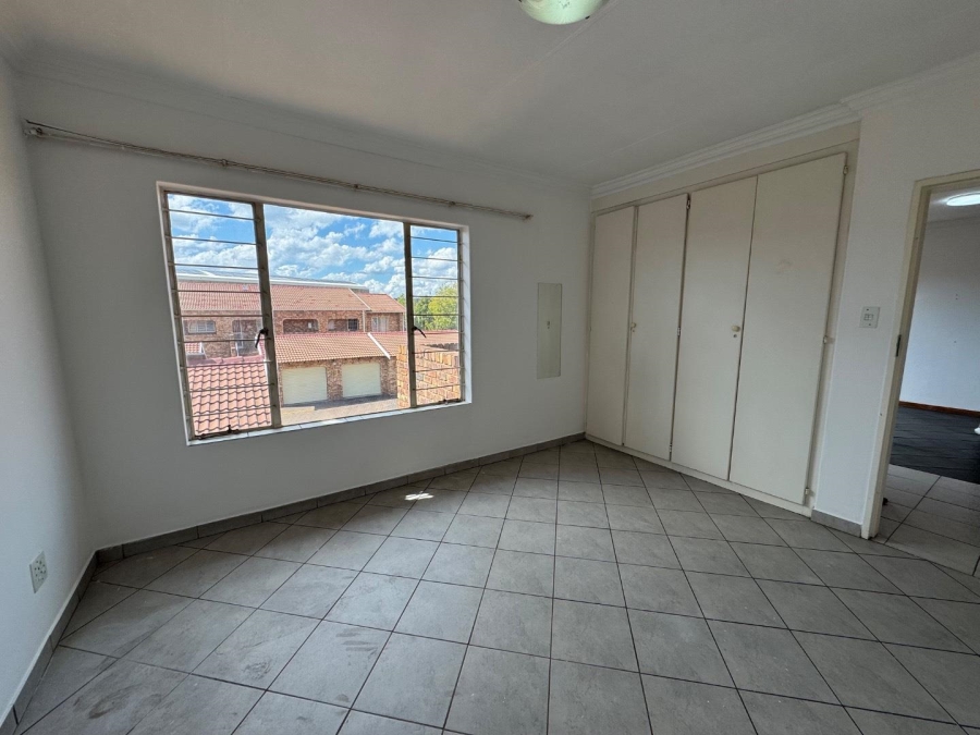 2 Bedroom Property for Sale in Zwartkop Gauteng