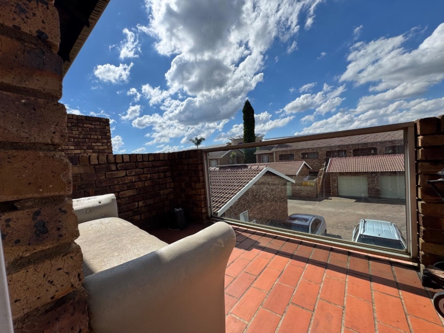 2 Bedroom Property for Sale in Zwartkop Gauteng