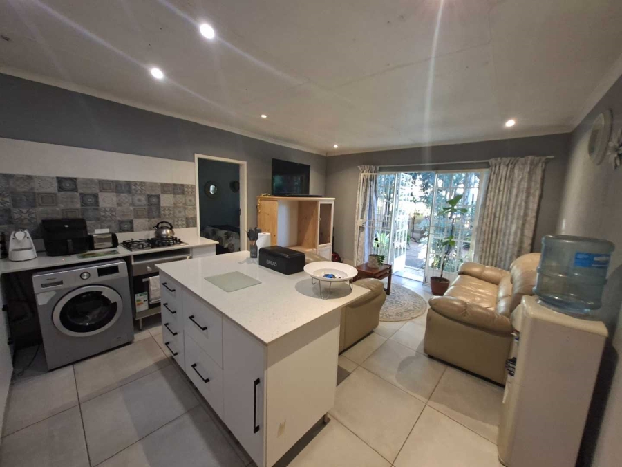 1 Bedroom Property for Sale in Bromhof Gauteng