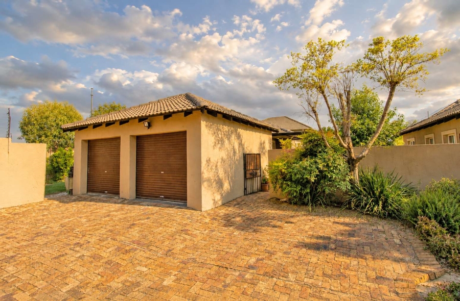 3 Bedroom Property for Sale in Honeydew Manor Gauteng