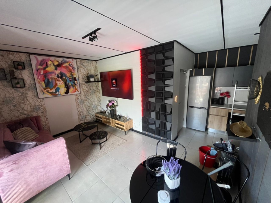 1 Bedroom Property for Sale in Waterfall Gauteng