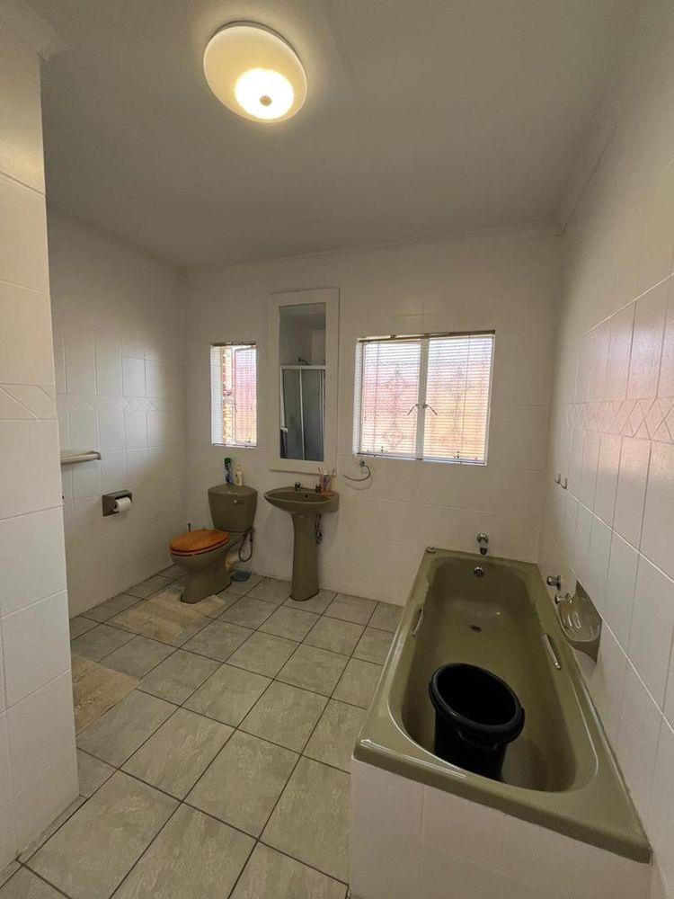 4 Bedroom Property for Sale in Rooihuiskraal Gauteng