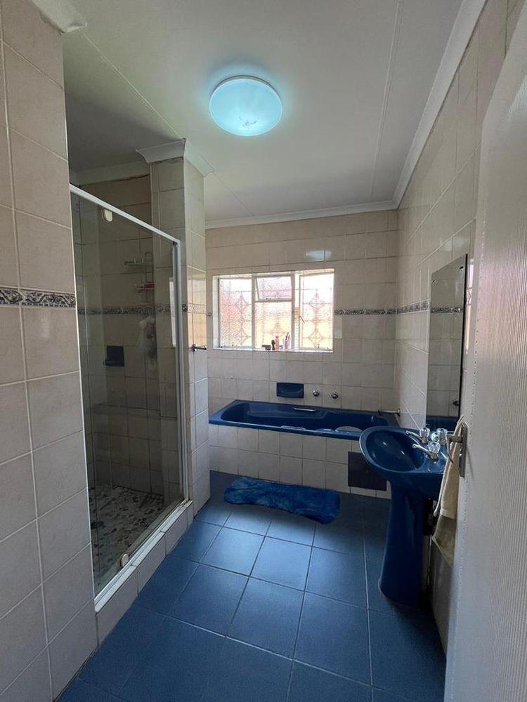 4 Bedroom Property for Sale in Rooihuiskraal Gauteng