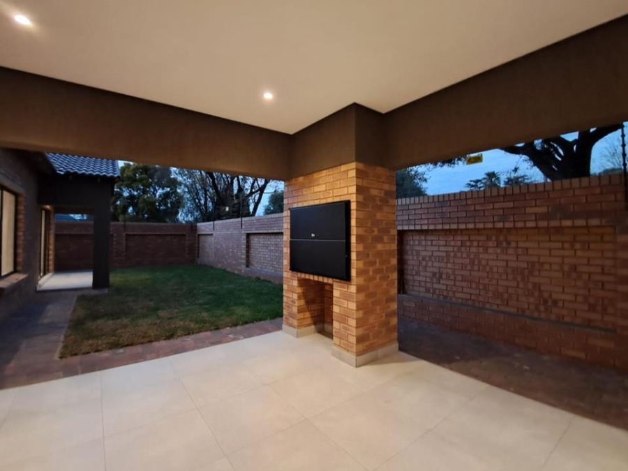 4 Bedroom Property for Sale in Brackenhurst Gauteng