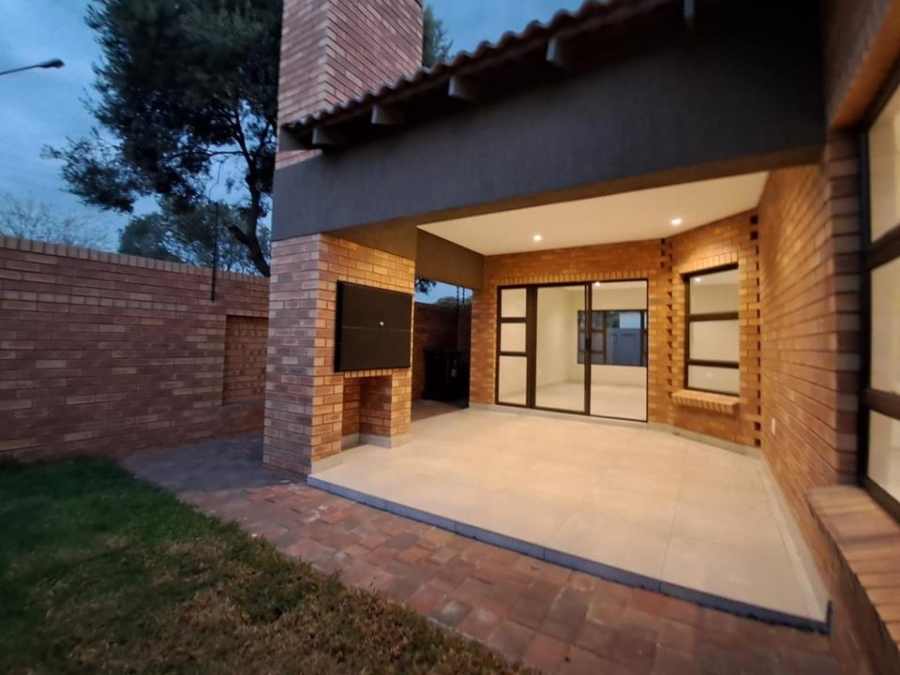 4 Bedroom Property for Sale in Brackenhurst Gauteng