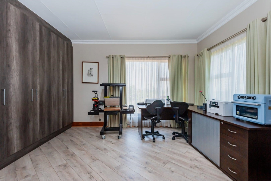 5 Bedroom Property for Sale in Meyersdal Gauteng