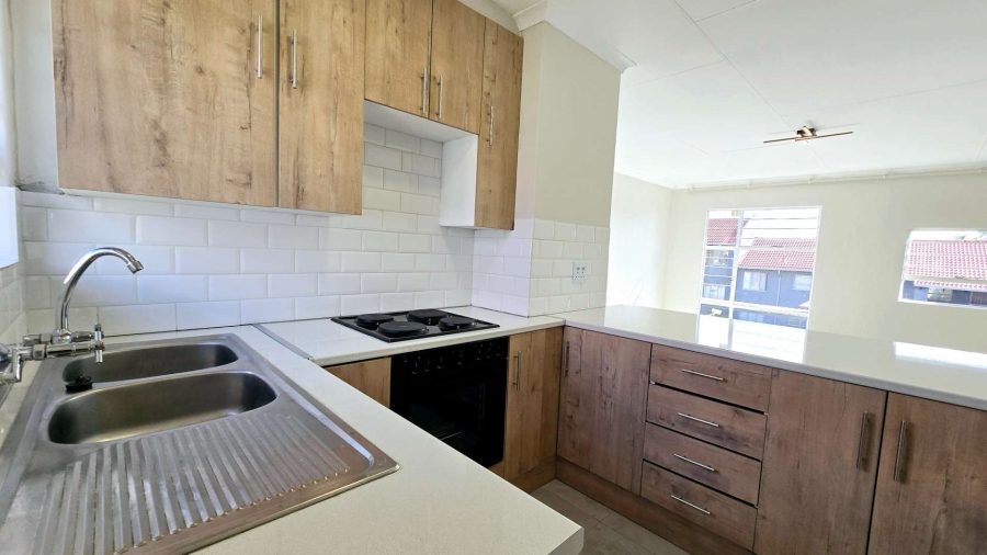 2 Bedroom Property for Sale in La Montagne Gauteng