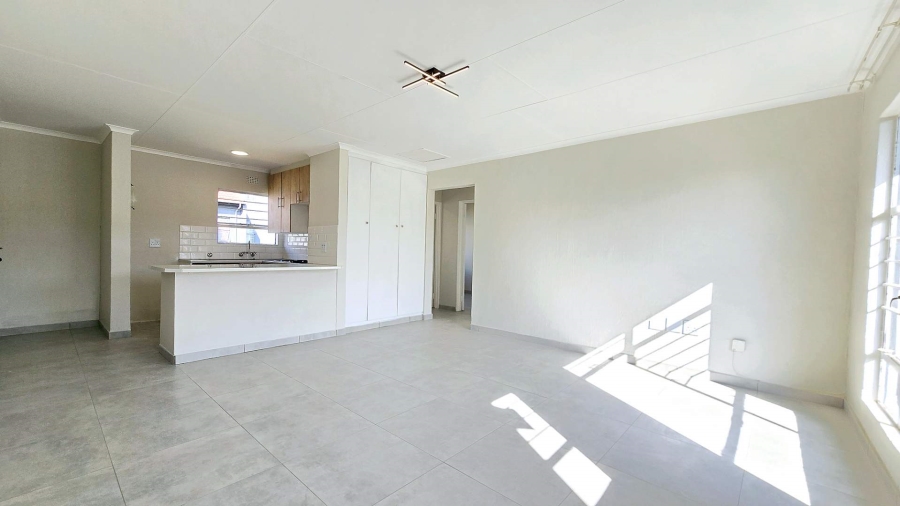 2 Bedroom Property for Sale in La Montagne Gauteng