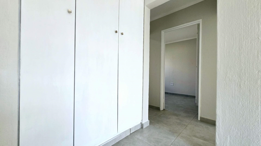 2 Bedroom Property for Sale in La Montagne Gauteng