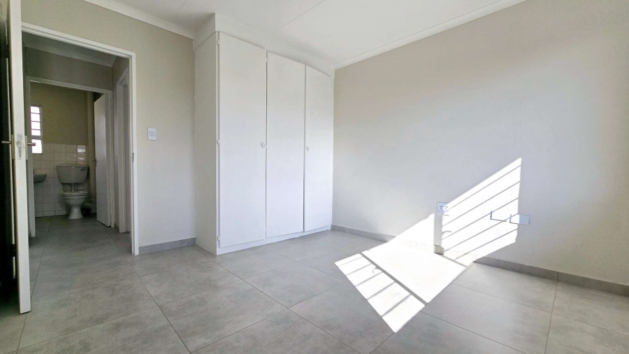 2 Bedroom Property for Sale in La Montagne Gauteng