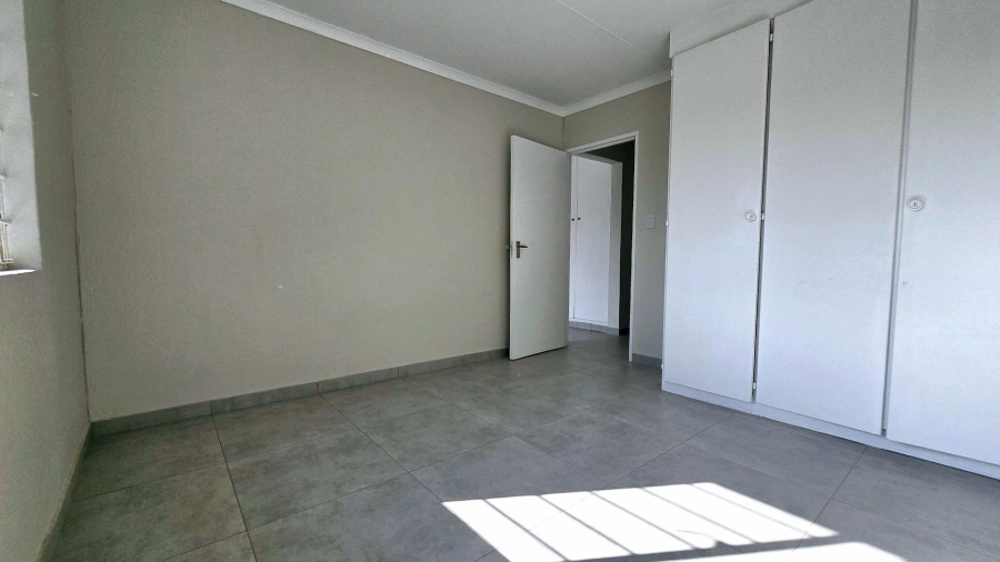 2 Bedroom Property for Sale in La Montagne Gauteng