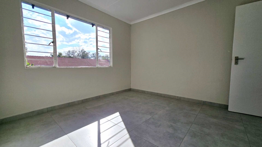 2 Bedroom Property for Sale in La Montagne Gauteng