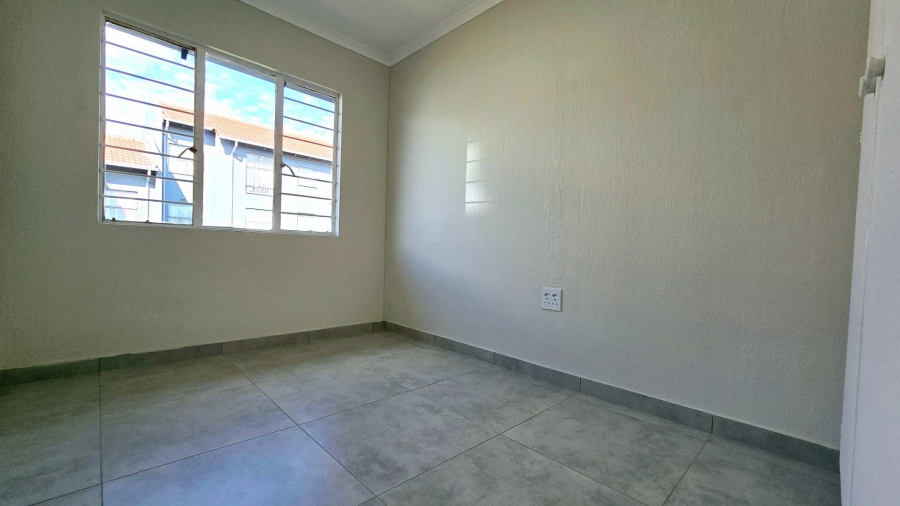 2 Bedroom Property for Sale in La Montagne Gauteng